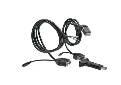 Kabel mit mehreren Anschlüssen zur MSR-Integration, gezeigt mit einem USB-Stecker und zwei weiteren Anschlussadaptern, hergestellt von Danfoss.